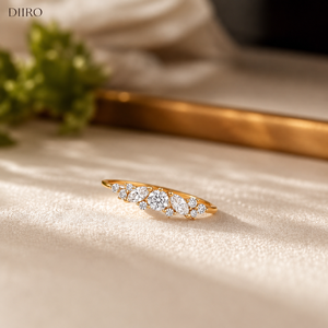Anillo de Compromiso con Diamante de Corte Redondo, Piedra Lateral Marquise de Moissanita, Anillo de Boda Nupcial Chapado en Oro Amarillo, Anillo de Promesa - Product Image 2