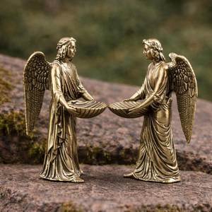 Statue d'ange en laiton de designer, artisanale, élégante, objet décoratif pour étagère de salon et table console. - Product Image 6