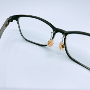 Confezione da 8 bicchieri adesivo per nasello comodo per appunti - Product Image 1