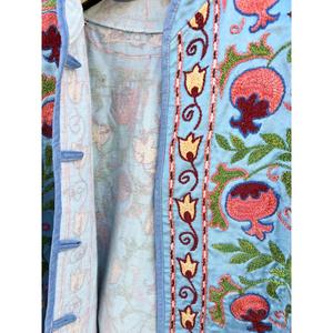 Chaqueta Suzani de Terciopelo Azul Claro para Mujer, Bordada a Mano con Diseño Floral, Estilo Boho con Patrón de Granadas, Manga Larga, Ropa de Abrigo para Primavera - Product Image 2