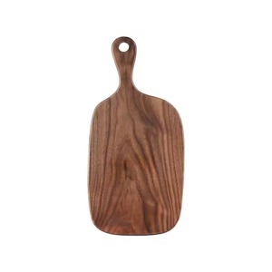 Planche à découper rectangulaire en bois de noyer avec poignée intégrée et trou de suspension, écologique, épaisseur 1,5 cm, compatible lave-vaisselle, pour service de charcuterie - Product Image 4