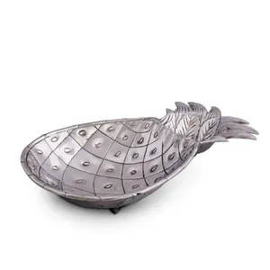 Assiette décorative en céramique artisanale en forme d'ananas avec motif végétal gravé pour vaisselle fantaisie de fête - Product Image 1