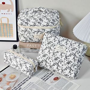 Juego de 3 Bolsas de Maquillaje Florales, Bolsa de Cosméticos con Estampado Bonito, Bolsa de Aseo de Gran Capacidad, Bolsas de Almacenamiento con Cierre para Mujer - Product Image 2