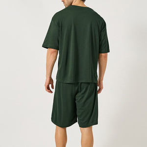 Ensemble décontracté homme vert foncé : T-shirt à manches courtes col rond et short en polyester respirant, léger et coupe ample, couleur unie - Product Image 2