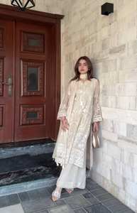 Lanzamiento del Nuevo Conjunto de Fiesta de Diseñador: Top Reversible Elástico de Faux Georgette Pesado con Bordado Intenso, Sharara y Dupatta - Product Image 2