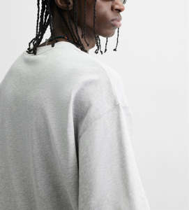 เสื้อยืดผู้ชายสีดำล้วนขนาดใหญ่พิเศษ 400 GSM สั่งทำโลโก้ได้ ผ้าฝ้าย 100% สไตล์ลำลอง ผ้าถัก พิมพ์ลายดิจิตอล ป้องกันขนร่วง - Product Image 4