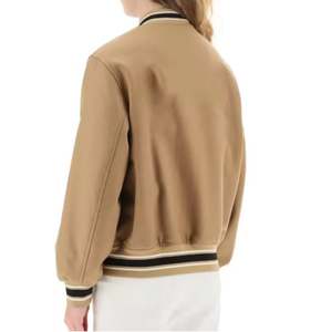 แจ็คเก็ตวาร์ซิตี้สำหรับผู้หญิงรุ่นใหม่ปี 2026 สไตล์นักศึกษา ดีไซน์น้ำหนักเบา เนื้อผ้านุ่ม สวมใส่สบาย ทรงทันสมัย - Product Image 6