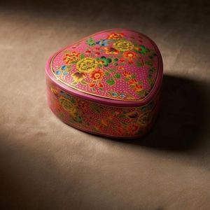 Handcrafted Magenta Heart Shaped Paper Mache <b>Jewellery</b> <b>Box</b> Golden Stipple Floral Design Traditional Indian Keepsake <b>Gift</b> - Product Image 6