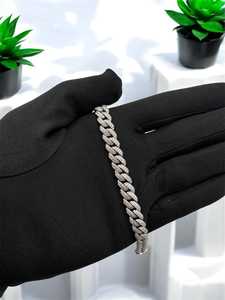 Bracelet chaîne cubaine en argent 925 plaqué or avec moissanite taille brillant, bijoux hip-hop certifiés par un tiers, sertissage griffe - Product Image 4