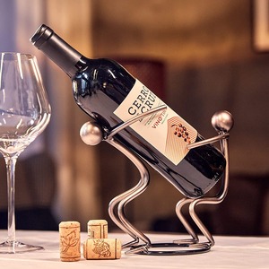Porte-bouteille de vin en métal flottant élégant, décoration de bar moderne et stylée - Product Image 5
