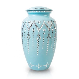 Urne commémorative en métal bleu ciel avec découpes florales complexes et accents argentés, récipient à cendres funéraires à couvercle - Product Image 2