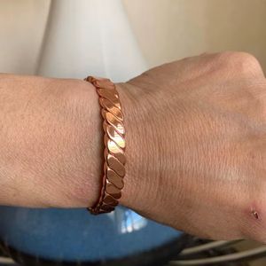 Hermosa pulsera magnética de cobre puro para mujeres y hombres, restaura el equilibrio, la energía y la fuerza, mejora la calma y la alegría, regalo perfecto para mujeres. - Product Image 1