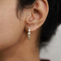 Boucles d'oreilles créoles minimalistes en or massif 10K 14K 18K avec diamant de laboratoire émeraude serti clos et diamant Huggie