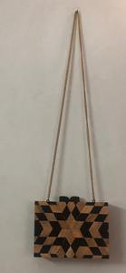 Bolso de Mano Ecológico de Madera con Diseño Geométrico y Cadena Dorada, Hecho a Mano, Diseño Moderno, Regalo Promocional Novedoso - Product Image 5