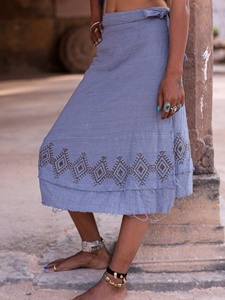 Falda larga estilo bohemio étnico hecha a mano, modelo The Voyage, ajustable y cruzada, a precio de fábrica. - Product Image 2