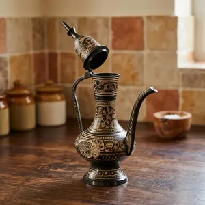 Carafe à eau décorative en laiton noir antique avec gravure dorée ornée, pichet de service traditionnel artisanal pour la maison et l'hôtel - Product Image 4