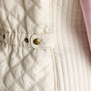 Gilet de sport confortable pour femmes, fabriqué avec un matériau léger et respirant et un style moderne - Product Image 5