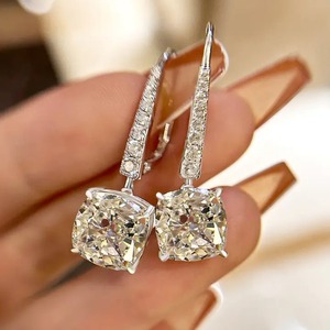Boucles d'oreilles pour femmes en argent sterling 925 plaqué or blanc et jaune, serties de moissanite de qualité supérieure, taille coussin exquise - Product Image 3