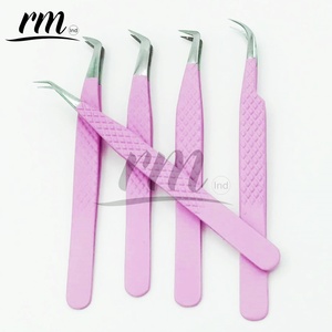 Pince à cils RMI rose avec revêtement poudré et paillettes argentées, pour volume russe, courbure en U ou pointe argentée - Product Image 3