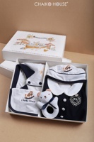 Nouveau Coffret Cadeau pour Bébé Fille, 7 Pièces en 100% Coton, Vêtements pour Tout-Petit Comprenant Robe, Combinaison, Chapeau, Bavoir, Chaussette, Jouet et Broderie Cheval