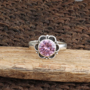 แหวนเงินแท้ประดับพลอยเทอร์ควอยซ์สีชมพูธรรมชาติ ดีไซน์คลาสสิกสำหรับผู้หญิง เหมาะสำหรับงานแต่งงาน งานหมั้น ของขวัญวันครบรอบ รับรองคุณภาพ ขายส่ง - Product Image 5