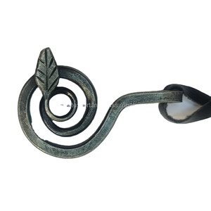 RF Crafts hecho a mano vikingo forjado hierro colgante collar martillado serpiente diseño cuentas cadena madera principal Material cristiano religioso - Product Image 1