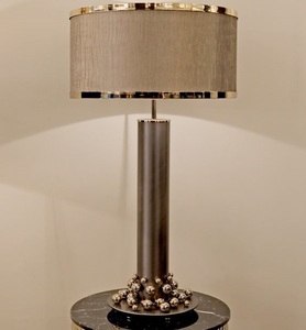 Lampe de table noire et or de luxe pour la décoration intérieure, lampe de table avec abat-jour en tissu, fournisseur de lampes décoratives haut de gamme en Inde - Product Image 4