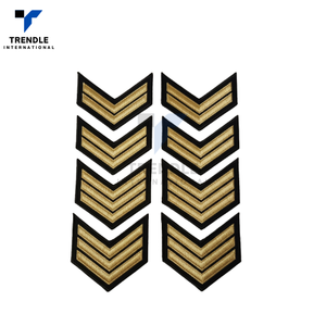 Épingles de sécurité personnalisées de haute qualité, écologiques, réutilisables, brodées de 3 bandes dorées, tendance internationale - Product Image 2