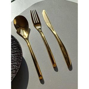 Ensemble de couverts de luxe en acier inoxydable plaqué or PVD, 3 pièces (cuillère, fourchette, couteau) pour la décoration de table de mariage - Product Image 1