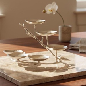 Support de service artistique en or à six compartiments, inspiré des branches, idéal pour l'exposition de chocolats et bonbons, les événements festifs et la mise en scène de tables de réception. - Product Image 1