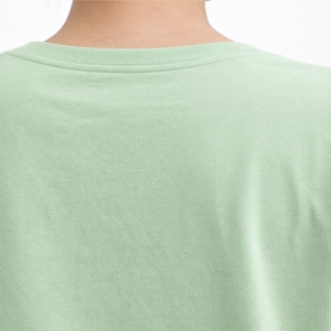 เสื้อยืดผู้หญิงสีพื้น คอวี แขนสั้น เนื้อผ้านุ่ม สวมใส่สบาย น้ำหนักเบา ดีไซน์เรียบง่าย เสื้อยืดฤดูร้อนสำหรับผู้หญิง - Product Image 6