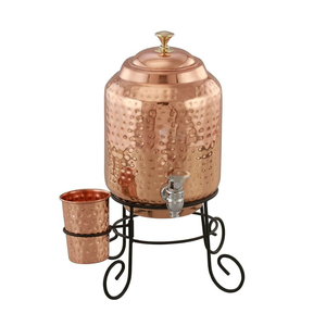 Ensemble distributeur d'eau de luxe artisanal en acier inoxydable écologique, avec réservoir de stockage Matka en cuivre martelé ayurvédique, 6 verres et support en bois - Product Image 3