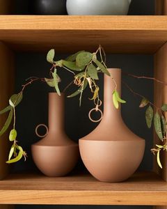 Elegante Florero Boho con Detalle de Lazo |   Decoración Estética para Habitaciones |   Cerámica de Alta Calidad con Acabado Mate para Flores Secas - Product Image 1