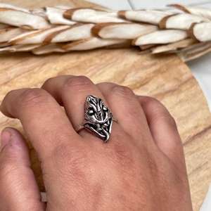 Anillo Gótico Tribal para Mujer, Chapado en Plata Oxidada, Joyería de Latón, Diseño Audaz, Regalo y Fiesta de Aniversario, Venta al por Mayor - Product Image 1