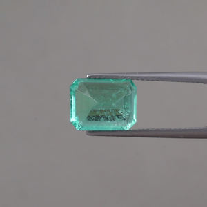 Esmeralda Natural al por Mayor, Certificada por IGI, Gema Suelta de 5.04 Quilates, Corte Esmeralda, Forma Octogonal 11.5x9mm, Verde Claro Premium - Product Image 3