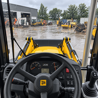 Neuer JCB 4CX Traktor-Lader-Bagger mit Frontschaufel und Heckbagger