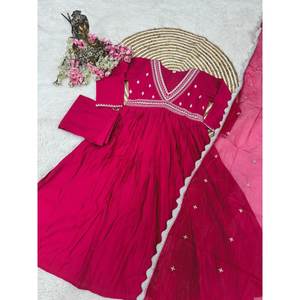 Belle fête porter haut-bas et Dupatta ensemble taille XL look élégant - Product Image 1