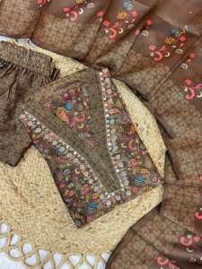 Ensemble Kurti en soie Zarna spécial fête - Entièrement cousu, tailles M à 3XL - Product Image 2