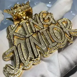 Colgante de letra inicial personalizado con incrustaciones de moissanita, chapado en oro, estilo Hip Hop, con diseño de corona y nombre personalizado - Product Image 1