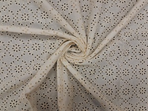 Tela Hakoba de Algodón Blanco Premium Directo de Fábrica por Metro - Material con Bordado Floral Calado Estilo Chikankari - Product Image 4