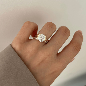 Anillo de Compromiso EtherStar Jewels con Diamante Cultivado en Laboratorio de 2ct, Corte Cojín, Media Engaste, Oro Amarillo de 14K, Certificado IGI - Product Image 3