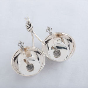 Platos para servir comida de metal de primera calidad, con textura martillada y chapado en oro, diseño de loro macaw y flores, de la India. - Product Image 6