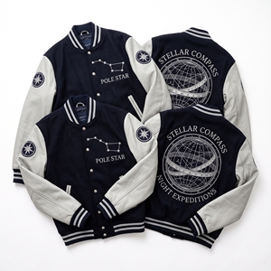 Chaqueta Varsity al por Mayor, Color Verde Bosque, Cuerpo de Lana, Mangas de Cuero Crema, Boreal Expeditions Alpine Taiga Mountain Pinecone - Product Image 3