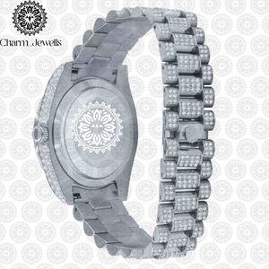 Reloj de Lujo Charm_Jewells, Dorado, 45mm, Redondo, Analógico, de Cuarzo, para Hombre, con Esfera de Cristal de Zafiro y Bisel de Diamantes - Product Image 4