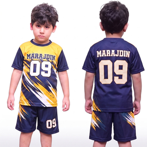 ชุดเสื้อฟุตบอลชายสีดำพิมพ์ลายแบบซับลิเมชั่นพร้อมกางเกงขาสั้น แต่งขอบสีทอง เอวยางยืด แห้งเร็ว ระบายอากาศได้ดี น้ำหนักเบา 100% - Product Image 1