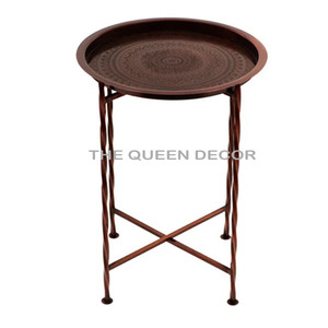 Muebles de Lujo para el Hogar, Mesa Auxiliar y de Esquina de Aluminio con Forma Redonda, Textura Repujada y Acabado Dorado - Product Image 3