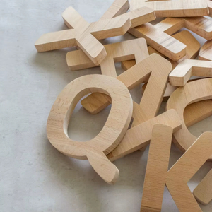 Lettres en bois gravées personnalisables pour projets de design d'intérieur, lettres de l'alphabet, Jour du Poisson d'avril - Product Image 1