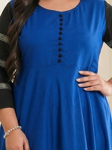 Kurti Anarkali de Rayón para Mujer, Talla Grande, Estampado Floral Azul, Cuello Redondo, Mangas Tres Cuartos, Cómodo para Uso Diario - Product Image 4