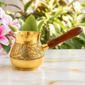 Cafetera Turca Ornamental Cezve con Mango de Madera - Product Image 1