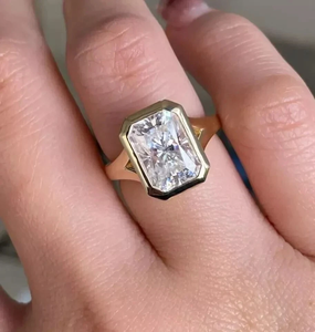 เพชร LGD สังเคราะห์ทรง Radiant Cut น้ำหนัก 4.02 กะรัต คุณภาพ E VVS2 สำหรับผู้ชาย ตัวเรือนทองคำขาว 14KT เครื่องประดับชั้นดี รับรองโดย IGI แบบ Solitaire - Product Image 1